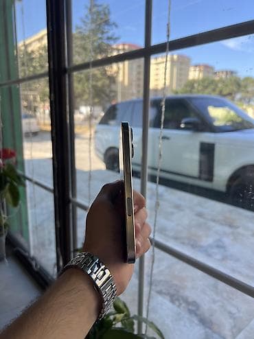 iphone komputer: IPhone 16 Pro, 128 GB, White Titanium, Face ID, Zəmanət, Simsiz şarj — 4