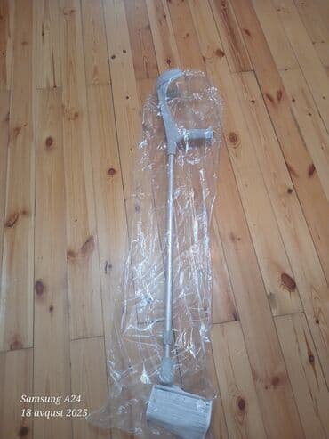 Yenidi Gümüşü rəngdə, tək qol üçün nəzərdə tutulmuş qoltuqaltı ağac