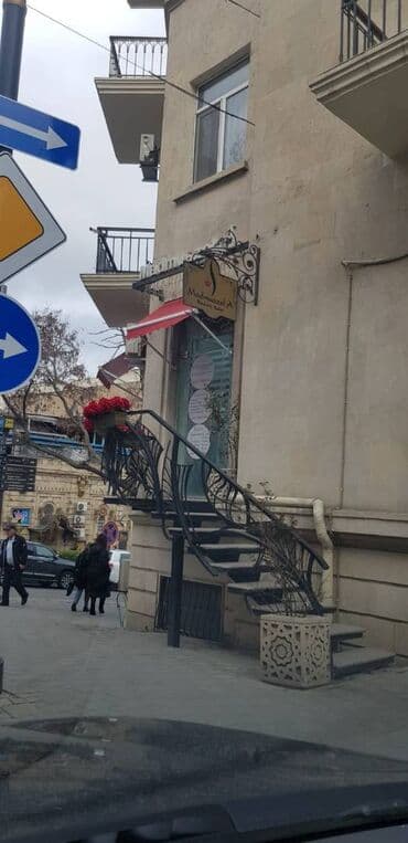 xacmaz obyekt: Həzi Aslanov metrosunun yaxınlığında yol kənarı ümumi sahəsi 220 kv,m — 2