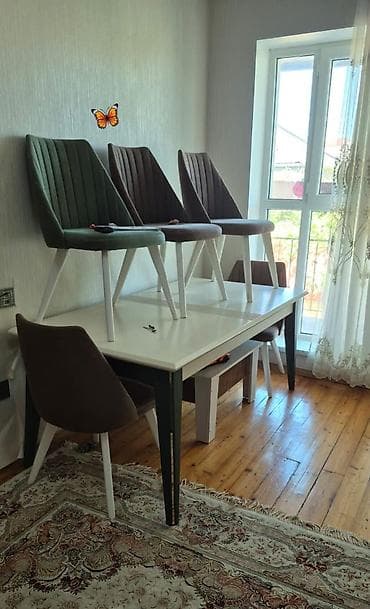 taxta stol stullar: Yaxwi veziyyetdedir.
Qiymet 350 azn .
Masa ve 6 stul. SAMİRƏ — 1