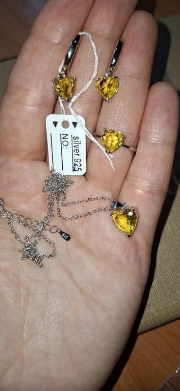 tek qas qizil sirqalar: Комплекты. Новые — 13