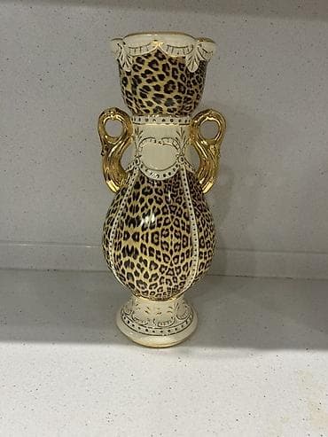 qab qacaqlar: Leopar naxışlı keramika dekor dəsti - Tərkib: 3 hissə — 1 ədəd böyük — 8