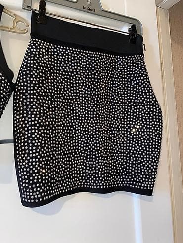 desd paltarlar: Qara rəngdə, daşlarla bəzədilmiş iki hissəli dəst: Materalı beden — 4