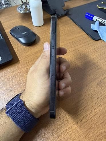 ipad 3 mini: IPhone 16 Pro Max, Qara, Simsiz şarj — 4