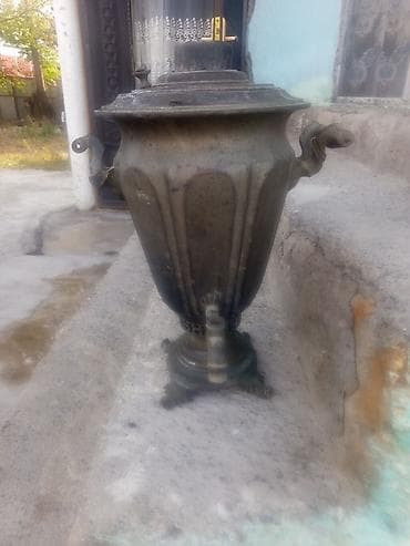 Antik kömürlə işləyən samovar - Material: metal gövdə, bərk və qalın — 1