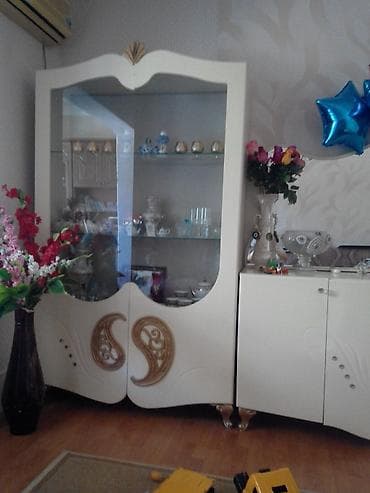 pilleken alti skaf: Qonaq otağı mebel dəsti - Rəng: krem/ivori, qızılı dekor elementləri — 3