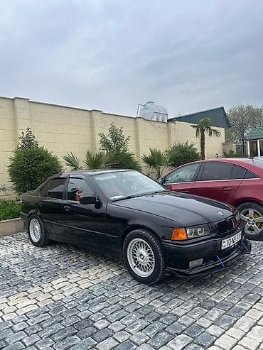 lada salon: BMW 3 Seriya E36 sedan, qara rəng. M-üslub bədən dəsti və ön splitter — 6