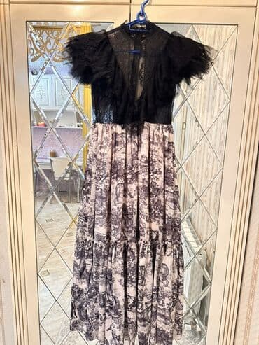 Toy paltarları və aksesuarları: İki fərqli qadın paltarı dəsti 1) Qara krujeva üstlü, aşağı hissəsi — 2