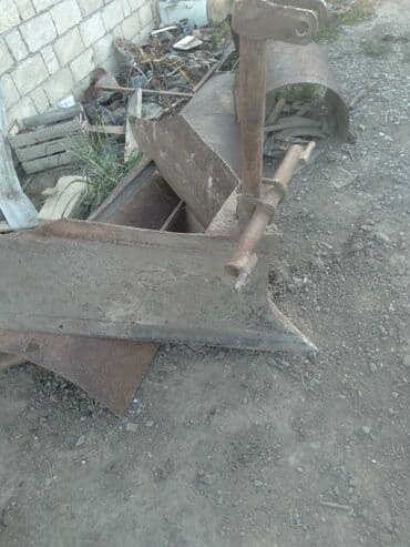 traktor şəkilləri: Kotan arxçeken — 1
