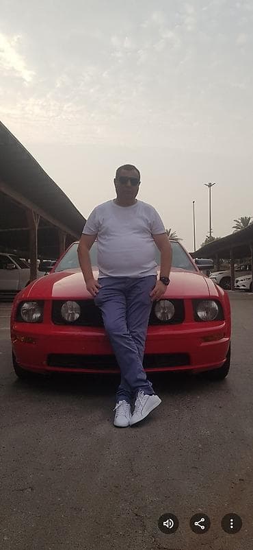 hyundai coupe: Qırmızı rəngli idman kupe avtomobil - Klassik Amerika idman üslubunda — 2