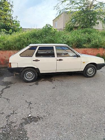 cruze ön bufer: VAZ 2109 “Sputnik” hetçbek - Kuzov: 5 qapılı hetçbek, ağ rəng - — 5