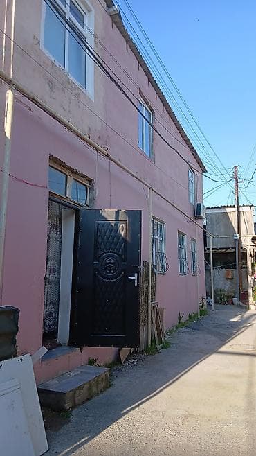 satiq evler: Satılır: iki mərtəbəli həyət evi - Ümumi plan: 2 mərtəbə, fasadda — 9