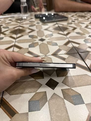 phone 4s: IPhone 4S, Qara — 3