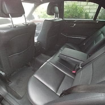 015 diskleri: Mercedes‑Benz E‑Class sedan (W212), qara rəng. - Kuzov: 4 qapılı — 7