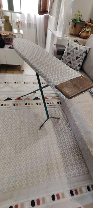 skafli utu stolu: Гладильная доска. тяжелая,устойчивая.состояние хорошее . размеры — 6