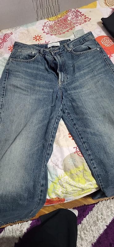 Qadın gənc paltarlari satılır. Razer M L. Zara stradivarius. Yəni və