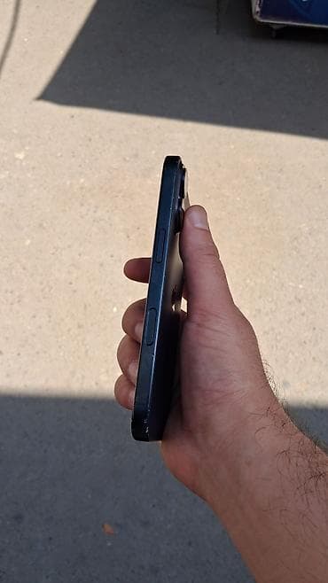 17 pro: IPhone 16, 128 GB, Qara, Simsiz şarj — 2