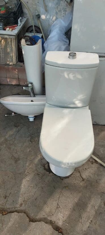 heyetde el uz yuyan: Dəst unitaz əl yuyan krant bir yerdə 120 m — 2