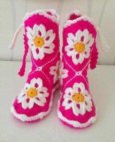 qadınlar üçün toxunma beretlər: Bezekli corablar sifarisle toxunur — 2