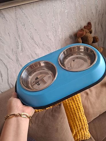 Heyvanlar: Yemek su qablari hamsi tezedir bir aǧdan bașqa,,hamsi bir yerde bu — 2