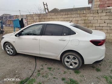 opel astra 1997: Chevrolet Onix sedan – ağ rəng, AZ dövlət nömrə nişanı 90-YE-931 — 6