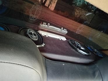 turbo az quba masinlar: Ağ rəngli sedan avtomobil - Korpus: 4 qapılı sedan, ağ rəng, qara — 7