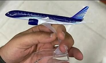 usaq oyuncaqlari: Azerbaijan Airlines təyyarəsinin masaüstü model maketi - Miqyaslı — 4