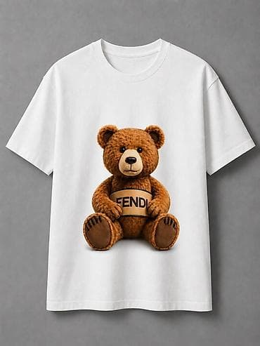 futbol corabı: Unisex qısaqol T‑shirt – FENDI ayı printi - Rənglər: ağ və qara - Ön — 4