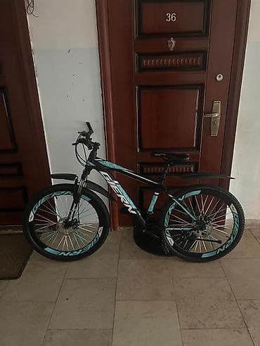 24 dyumlu velosiped: 26 ölçülü Velosiped satılır. 250azn-ə alınıb. Sürmeye ehtiyac — 1