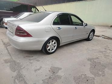 klassik maşınlar: Mercedes-Benz E 220: 2.2 l | 2001 il Sedan — 8