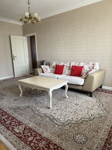 Məişət məhsulları: Klassik üslubda qonaq otağı dəsti - Divan: 3 nəfərlik, bej rəngli yan — 1