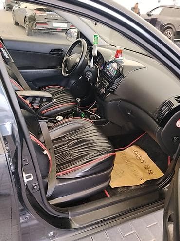 opel cd 30: Hyundai i30 hatchback, qara rəng, 5 qapı. Əsas xüsusiyyətlər: - — 6