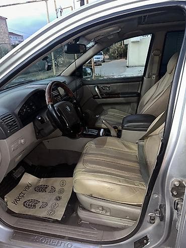 Продажа авто: Kia Sorento SUV - Krossover/SUV kuzov, gümüşü rəng - 4 qapı, dam — 4