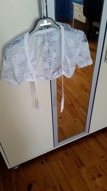 Geyilmeyib.sarafanin uzerinden geyilmek ucun alinib.38-42 razmere