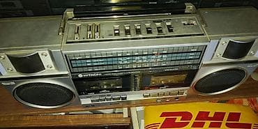 sega kasetler: Hitachi portativ stereo maqnitofon/boombox - İki kaset gözü: 1 (PLAY) — 2