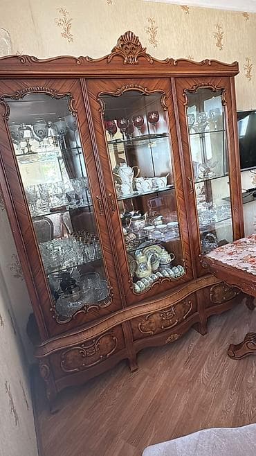 ak mebel: Klassik üslubda qonaq otağı mebel dəsti Tərkibi: - 3 qapılı — 1