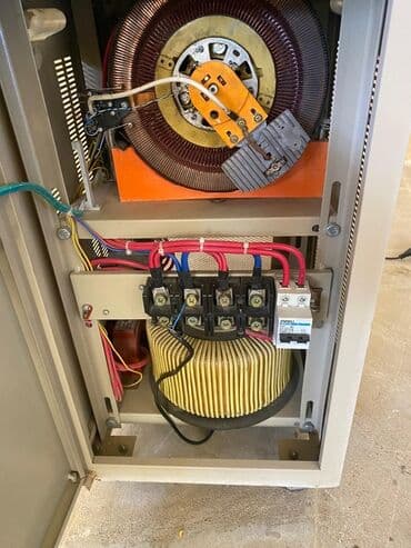 transformatorlar: ANDELI brendinin SVC-3000VA avtomatik gərginlik tənzimləyicisi. Bu — 2