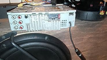 Магнитолы: Pioneer 5450 disk yerisi 10 manat xərci var 4 tülpan çıxş yer işleyir — 6