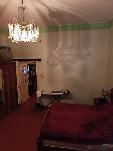 Kirayə mənzillər: 55 kv metr sahesi olan bina evinin 1ci mərtebəsi 2otaqlı ev.Heyetde — 8