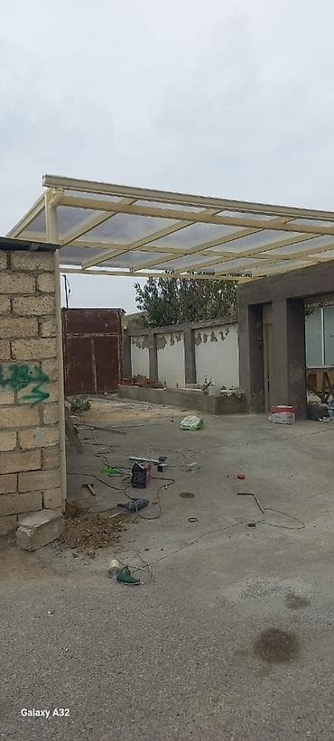 Polikarbonat örtüklü dayaq konstruksiyası – həyət, qaraj və ya