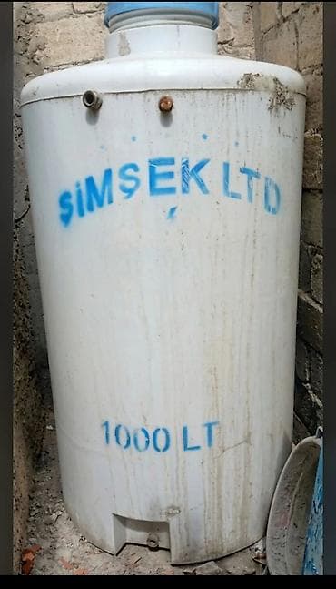 Ev və bağ: Su çəni 1000L yaxşı vəziyyətdədi qırığı çatı yoxdu, sadəcə istifadə — 1