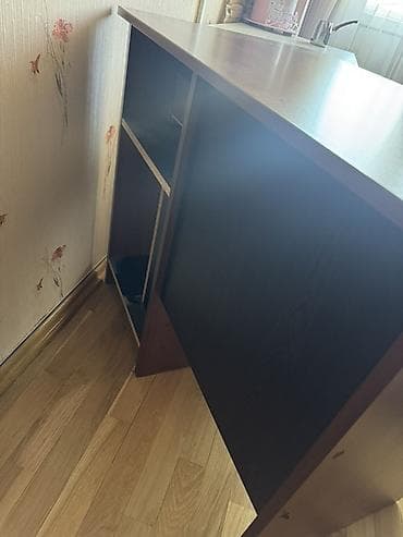 istolar: Düz masa, Polkalı, Siyirməli, Sadə laminat — 4