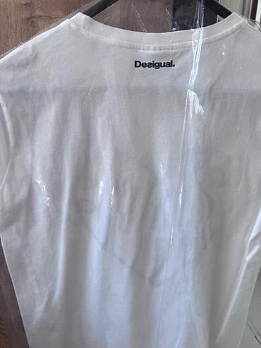 Desigual qadın T‑şortu - Rəng: ağ - Ölçü: L (etiketdə göstərilib) - — 2