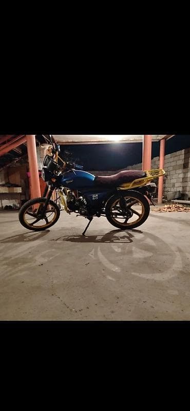 qaz 24 masin: Moped/motosiklet – “M50” seriyası, mavi rəngdə, sarı aksesuarlarla — 2