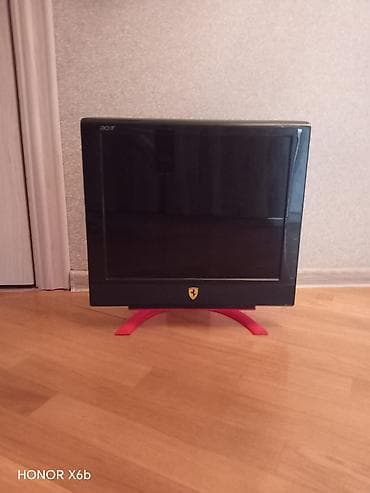 Планшеты: Acer kompüter monitoru – qara ön panel və qırmızı gövdə/dayaq dizaynı — 1