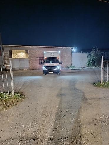 1 9 dizel: Mercedes-Benz markalı iri yükdaşıma furqonu təqdim olunur. Avtomobil — 2