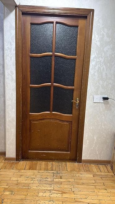 isdenmis qapilar: 2.uzunu Eni 80sm 4 eded. Unvan Ehmedli Qiymeti 40 — 1