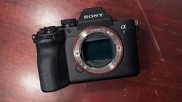 Sony Alpha 7 (A7) full-frame güzgüsüz fotoaparat gövdəsi ( yalnız