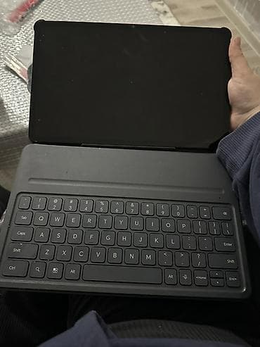 планшет kep: Planşet üçün maqnitli klaviaturalı qapaq - Uyğunluq: 10–11 düym — 2