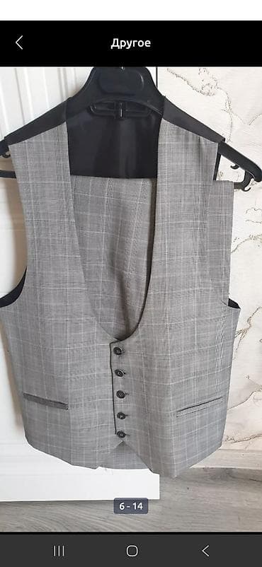 Мужская одежда: Gri rəngli, xallı-çəpər (plaid) naxışlı kişi kostyumu. Brend: GUSTO — 3